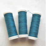 nici lniane turkusowe, turquoise linen threads.